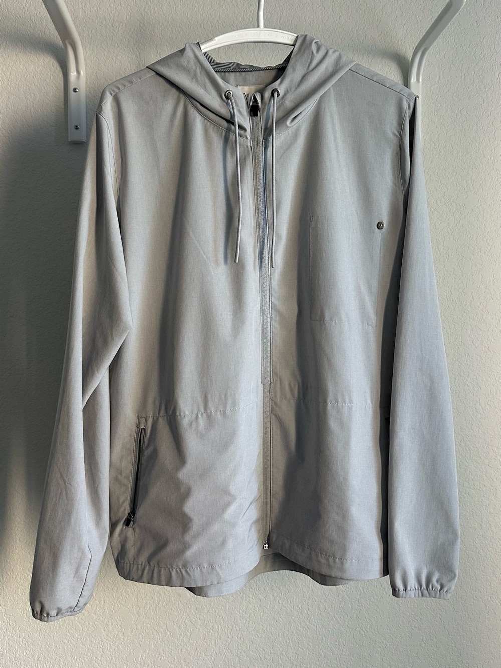 Vuori Women’s XL Outdoor Trainer Shell Jacket - Light Grey